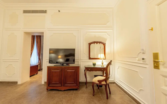 Maison Maxim De Lesseps