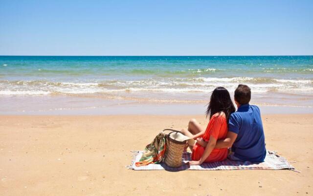 Отель Ozadi Altura Beach Resort