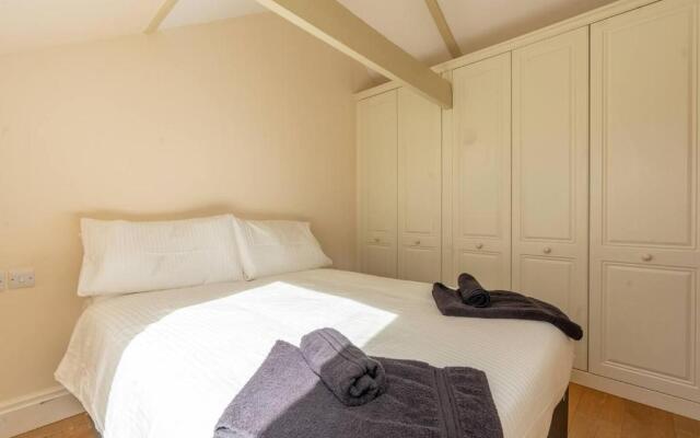 Charming 1-bed Loft in Caerleon