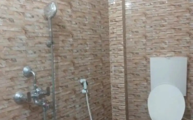 Goroomgo Giriraj stay Hub Near VIP Bazaar Naskarhaat Kolkata
