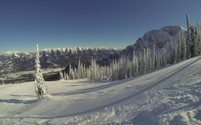 Fernie Slopeside Lodge