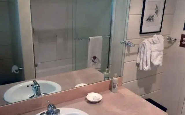 Mirror Pond 2 Bedroom Bungalow by RedAwning