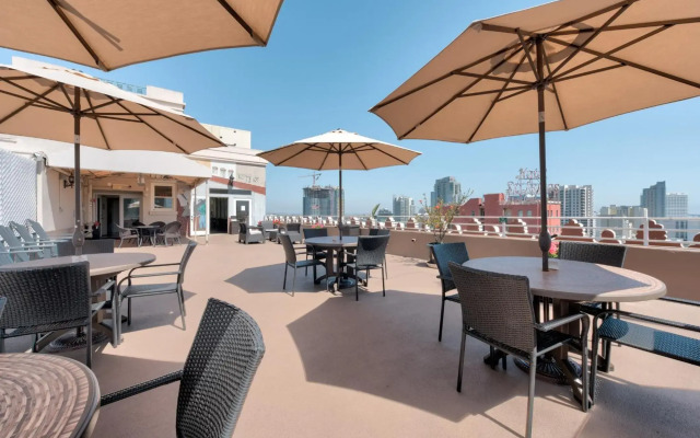 Gaslamp Plaza Suites