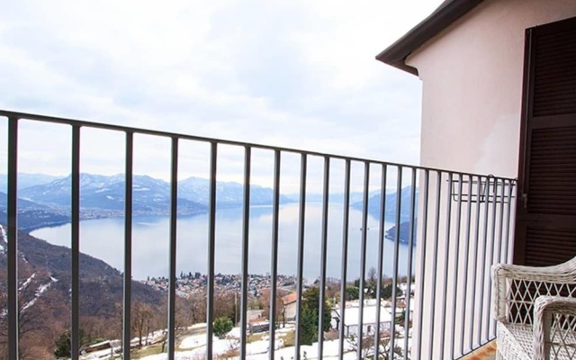 Stylish Lake Maggiore Apartment With Lake Views, Wifi