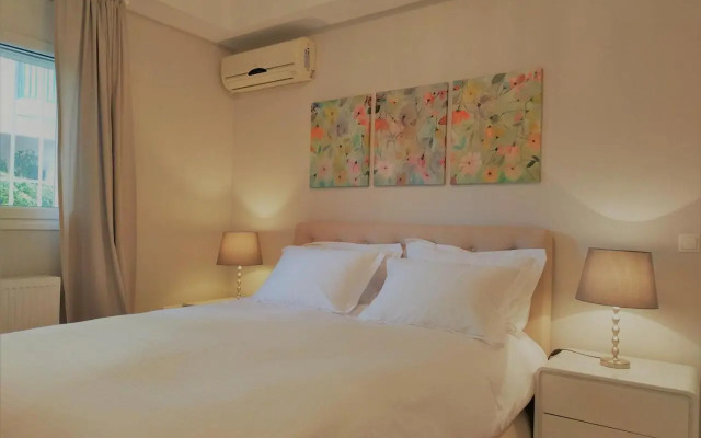 Luxury Garden Apartment Glyfada