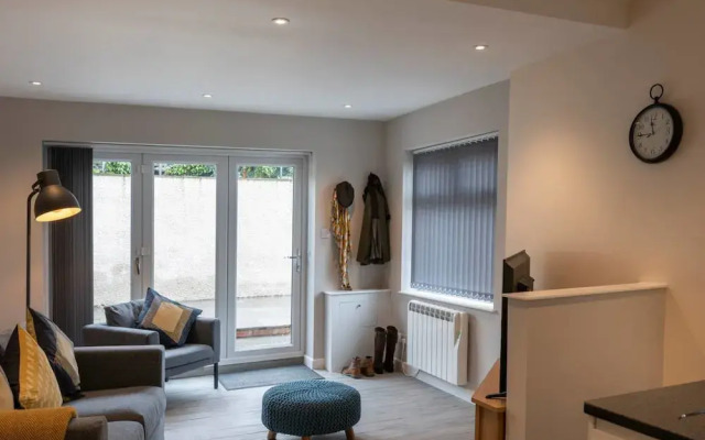 Contemporary 1BR Home