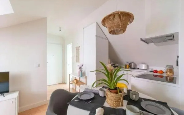 Monsanto Hill House - NO. 565 1E