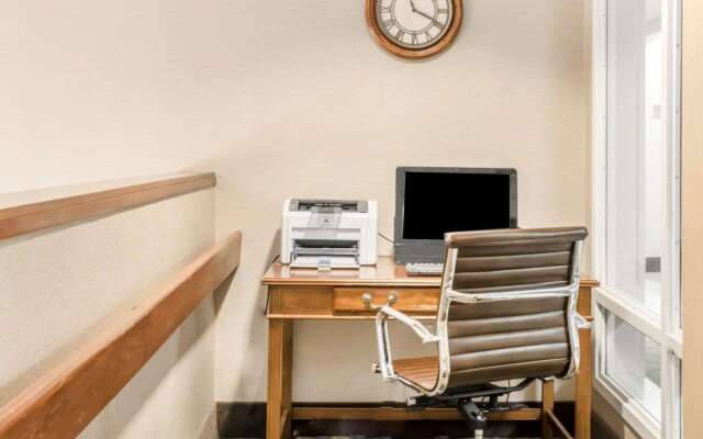 Comfort Inn & Suites West Chester - North Cincinnati