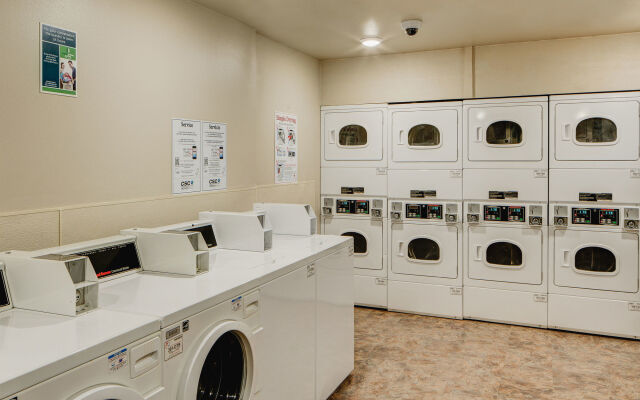 Extended Stay America Select Suites - Wichita - North