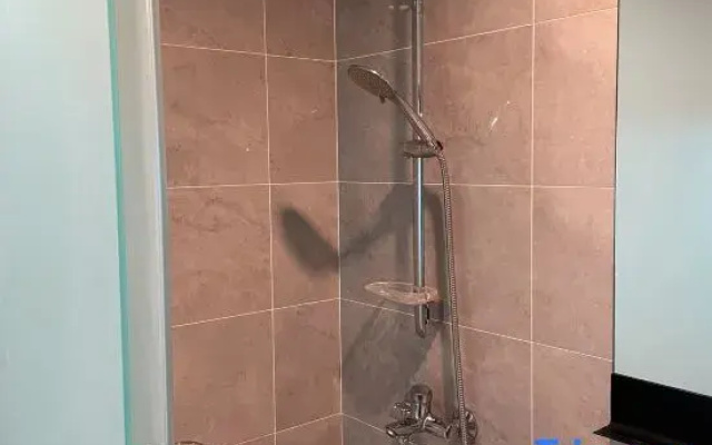 Weiying Apartment (Xiabafang Dongjiang Zhixing)