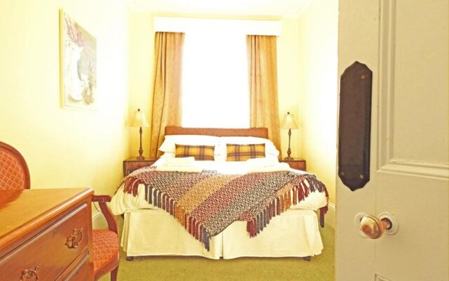 Bury Villa - 7 bedrooms sleeping 18 guests