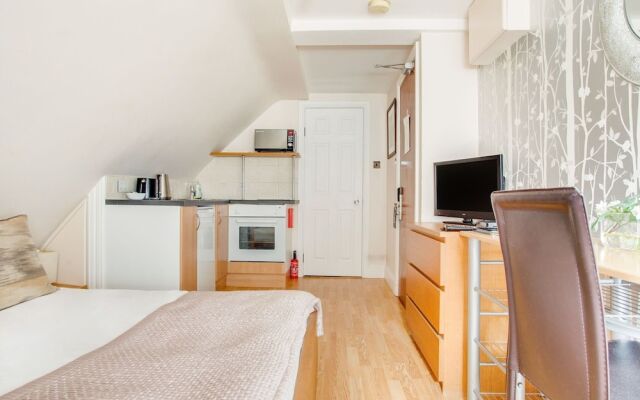 Simplistic Apartment in London Near Buckingham Palace