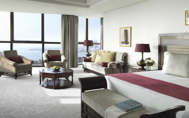 Bab Al Qasr Hotel
