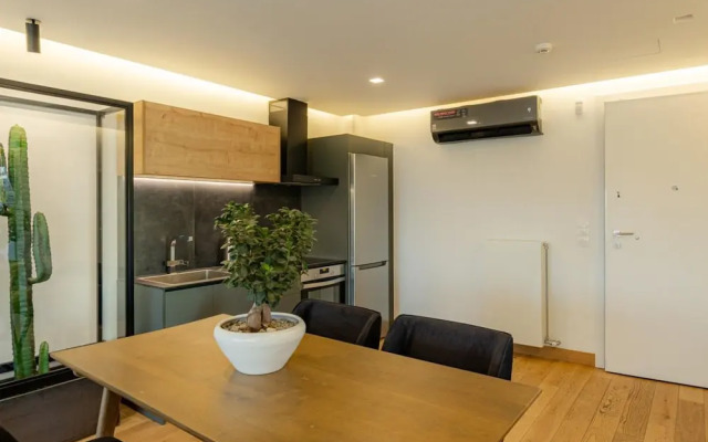 Earth Boutique Apartments Next to Stavros Niarchos