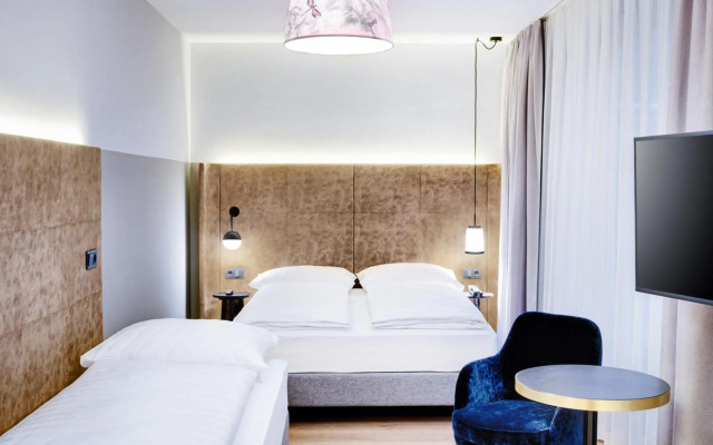Stage 12 Hotel by Penz