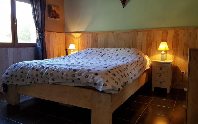 Lush villa in Vélieux with private heated swimming pool