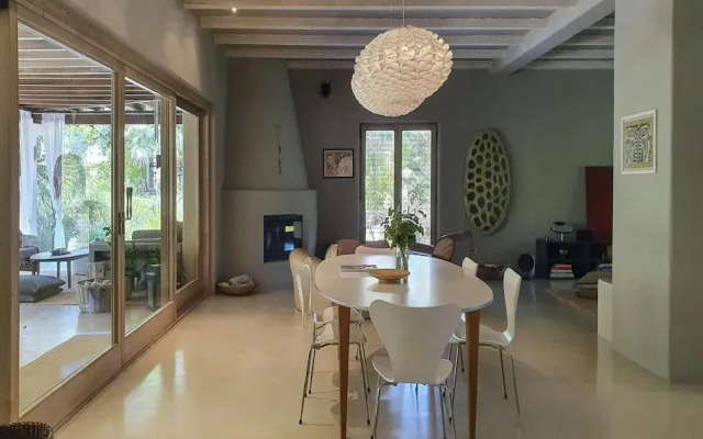 Holiday Home With Wooden-beamed Patio