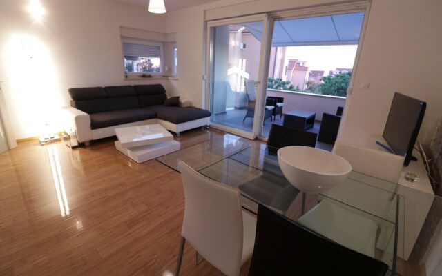 Apartments Tomana