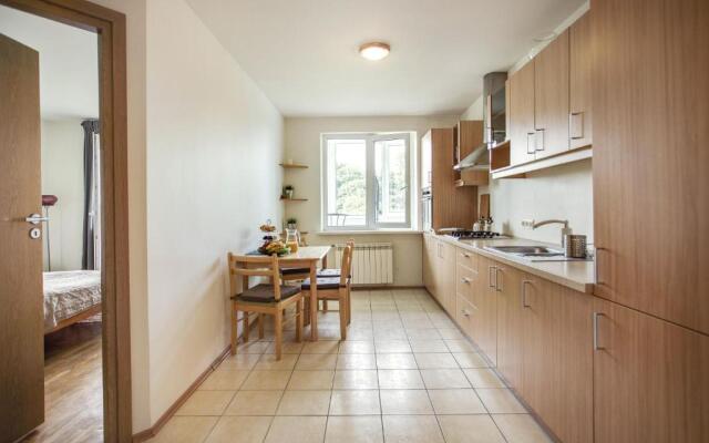 Cosy & Spacious Apartment in Artistic District