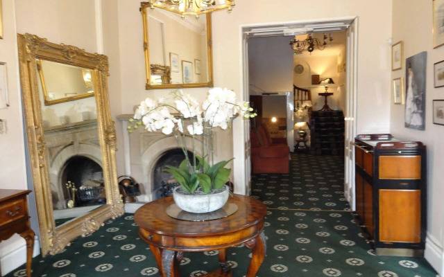 Wadenhoe House