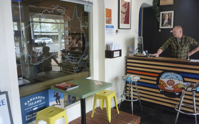 Adelaide Travellers Inn - Hostel