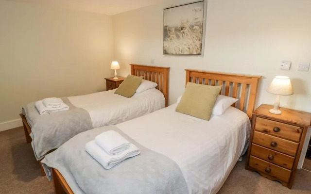 Dee Valley Country Escape - Sleeps 4 & Hot Tub