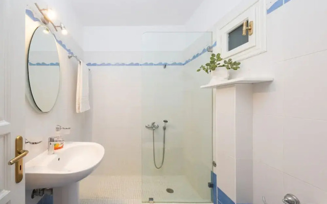 B4 Cycladic Home for 6 by the Beach