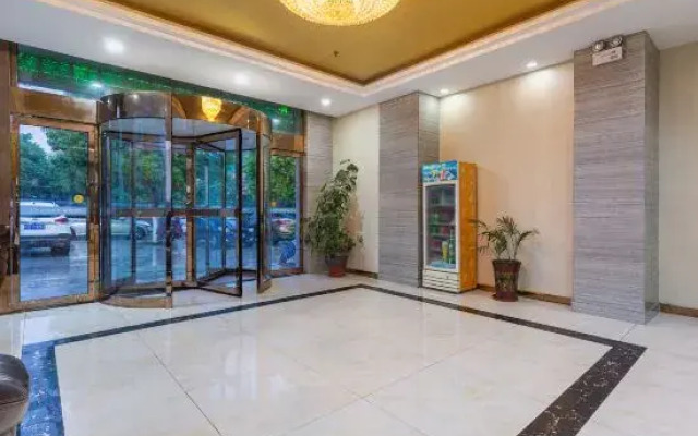 Jinhong Holiday Hotel (Xinyang Century Plaza)