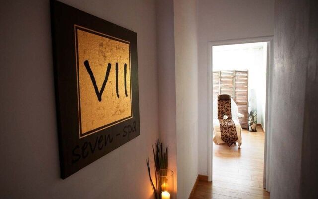 Seven Hostal & Spa