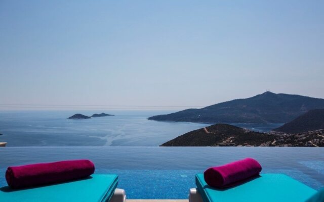 Villa Roza by Akdenizvillam