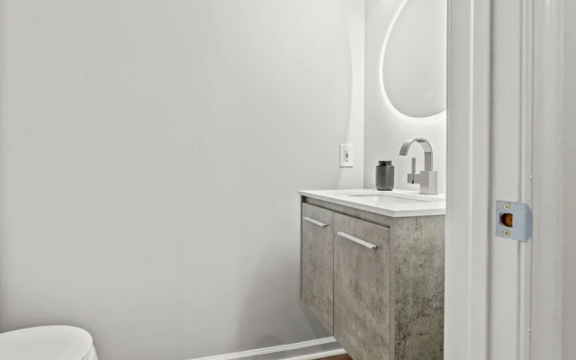 Stylish 1BR/2BA Near Liberty Bell
