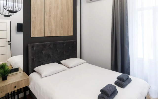 Royal apartment on Hmelnytskogo 37