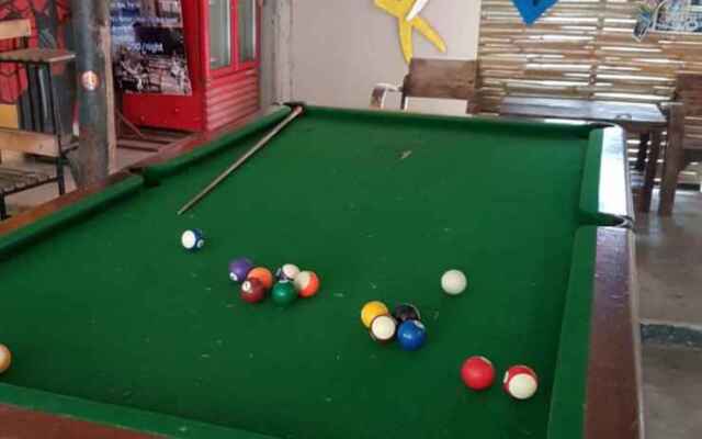 Shut Eye Party Hostel - Adults Only