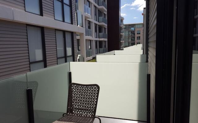 QV Open Plan One Bedroom Harbour Apt - 763