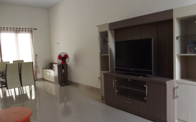 Three Bedrooms House With a Pool