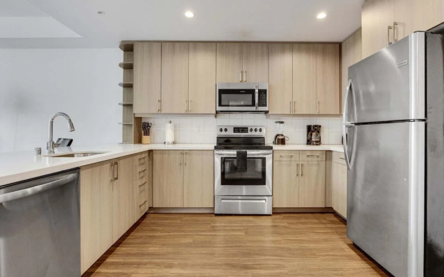 Stylish 1BR Family Apartment by Dtla