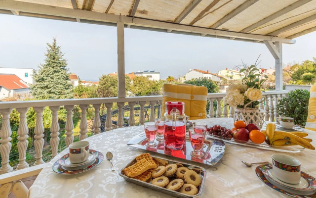 Deluxe Apartment Sandra 1200m From Beach