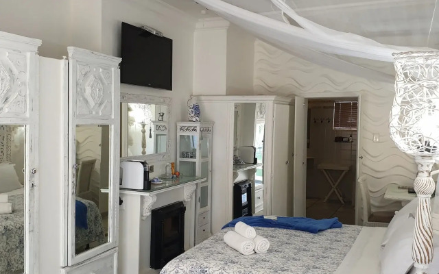 Belurana Collection River Manor