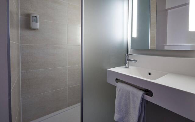 B&B HOTEL Lyon Grand Stade Meyzieu