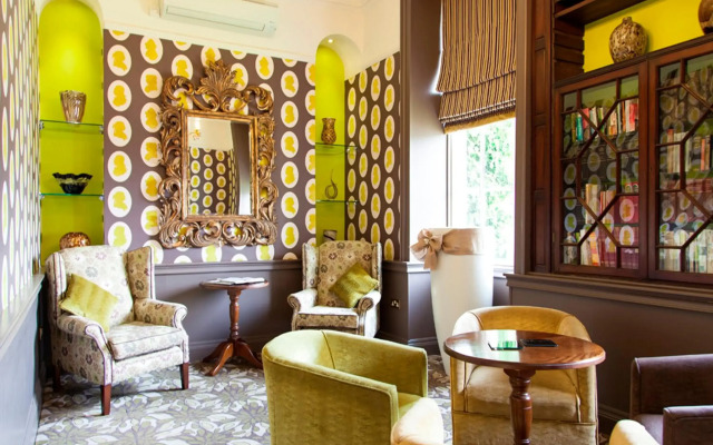 The Riverside House Hotel