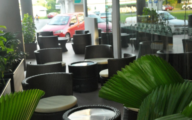 Tat Place Hotel