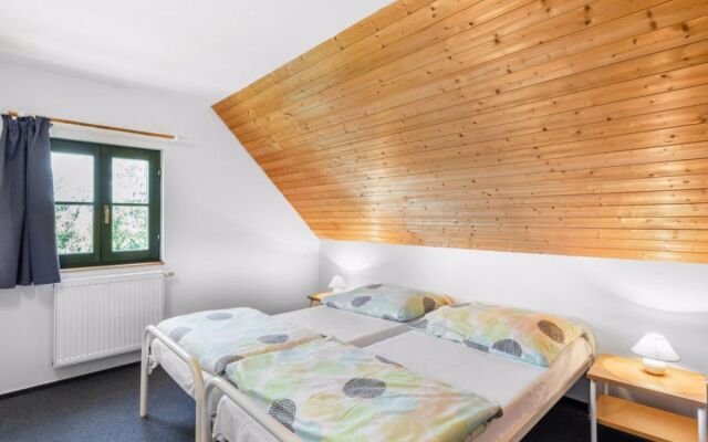 Holiday Hill 13491