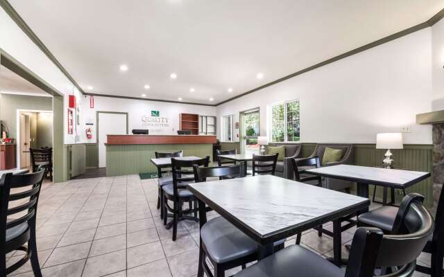 Quality Inn & Suites Bainbridge Island