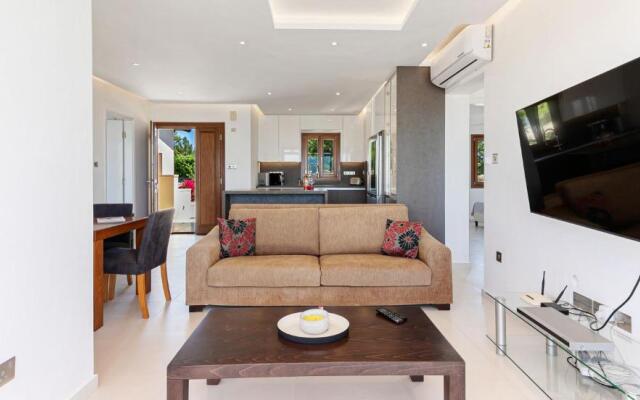 Modern apartment NZ11 large balconies with Sea and Mountain Views