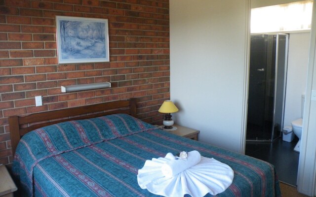 Pacific Heights Holiday Apartments & Munn's Tower House