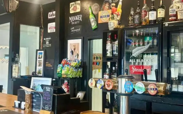 Highway Inn