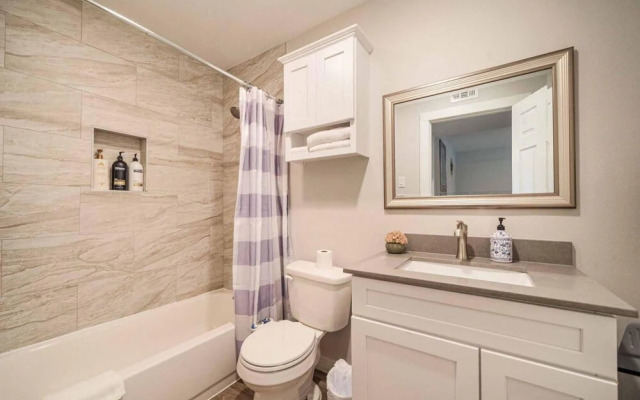 Stylish 1BR Near UT Highland Evonify