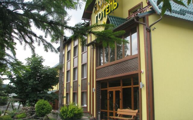 Yalynka Hotel