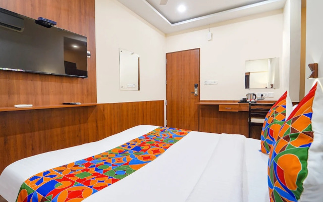 Fabhotel Stayz Inn Us Consulate