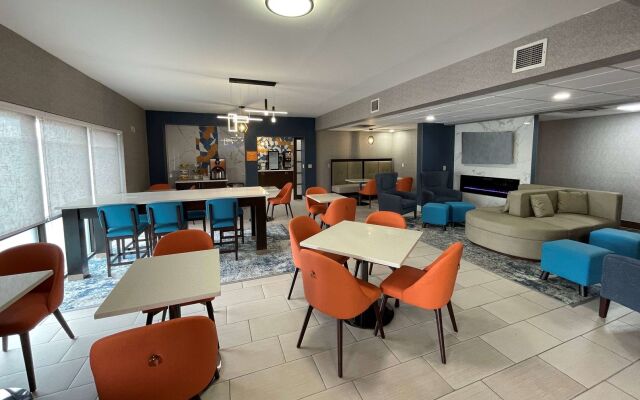 La Quinta Inn & Suites by Wyndham Fayetteville I-95